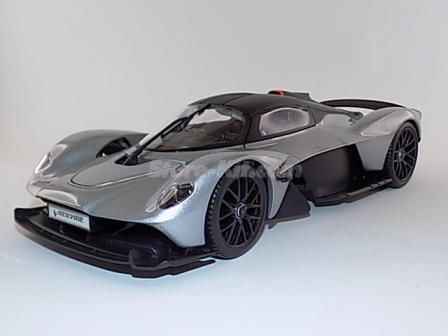 Aston Martin Valkyria cinza