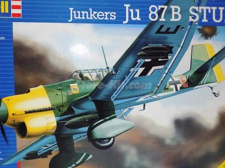 Avião Junkers Ju-87-B Stucka