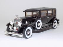 Cadillac V-16 Imperial Sedan 1930 preto