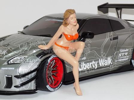 Diorama Nissan GT-R + Pin-Up Jane Bikini