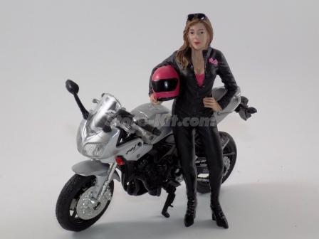 Diorama Yamaha FZ-I 2006 + figura Carol 