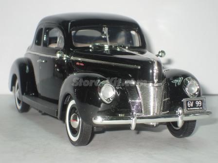 Ford Deluxe 1940 preto