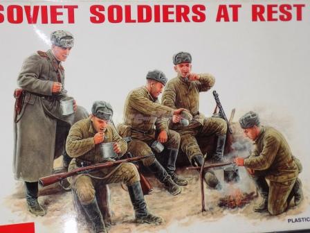 Figuras de soldados Soviéticos em descanso 