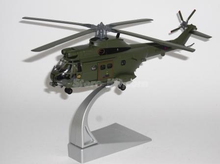 Helicóptero Westland Puma HC MKI com suporte