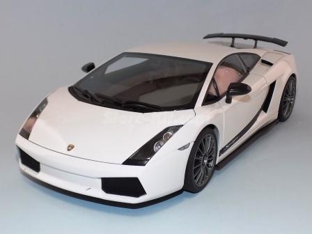Lamborguini Superleggera branco