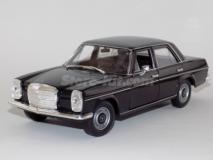 Mercedes-Benz 220D Preto