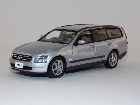 Nissan Stagea cinza 