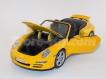 Porsche 911 Carrera S Cabriolet amarelo