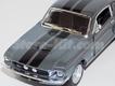 Shelby GT-500 1967 cinza-riscas pretas