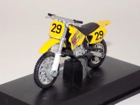 Suzuki RM 125 Nº 29 amarela