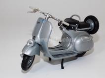 Vespa 125 de 1953 cinza