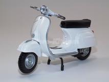 Vespa 50L de 1966 branca